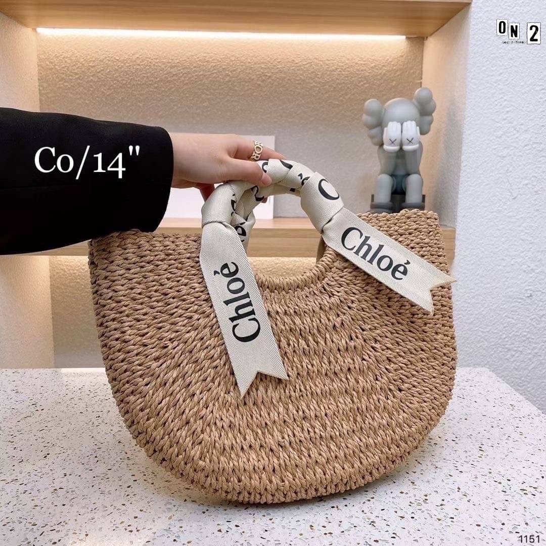 Chloe Straw Handbag Summer Beach Weave / CHLOE woody basket กระเป๋าสานสไตล์มินิมอล ซับในผ้าอย่างดี มาพร้อมผ้าผูกหูกระเป๋า สวยลงตัวรุ่นนี้ไม่ควรพลาดน้า สวยปังไม่ไหว