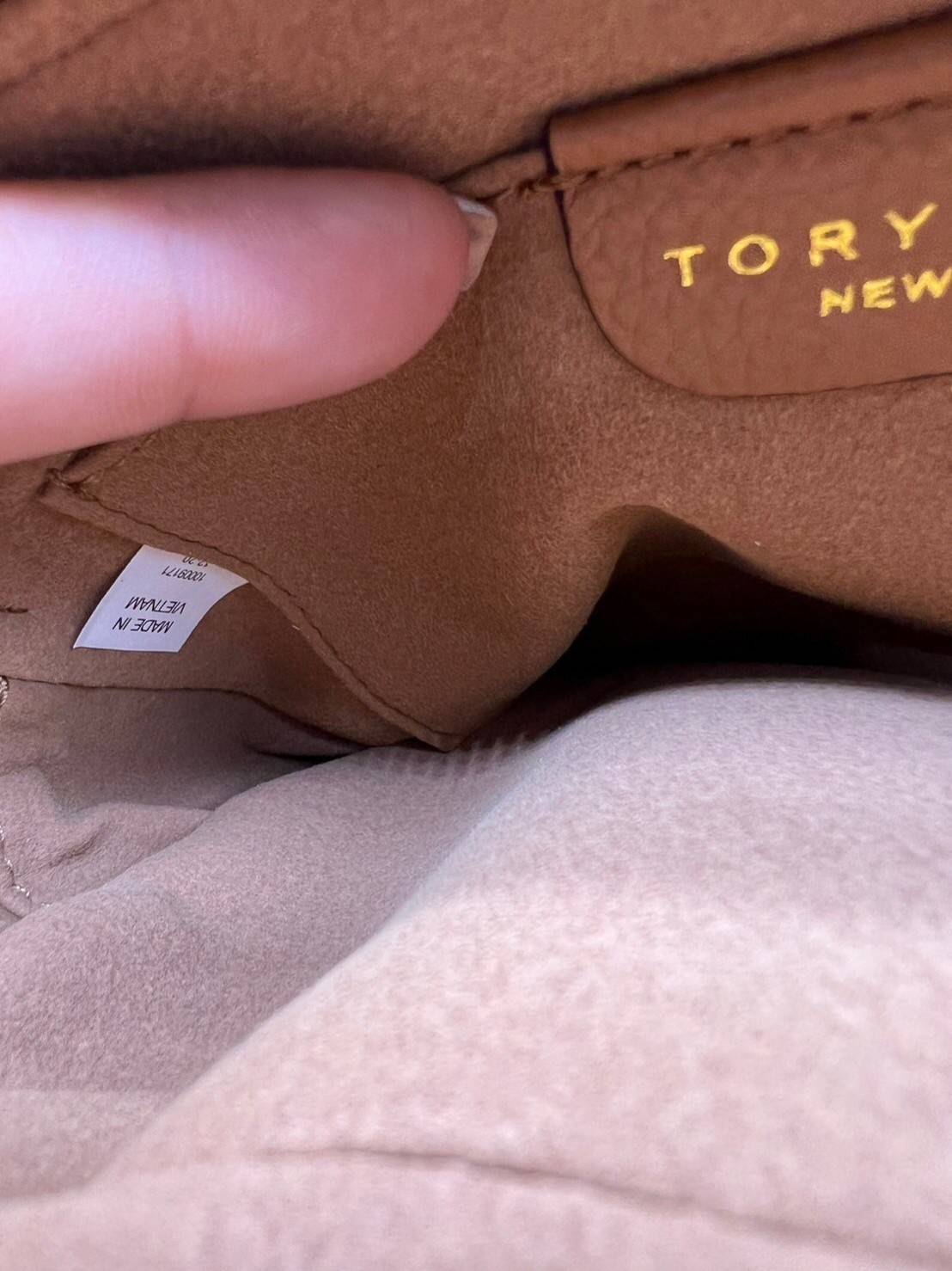 TORY BURCH Miller Mini Crossbody Bag / TORY CAMERA BAG / TORY BAG พร้อมส่ง 5 สี กระเป๋าสะพายใบเล็กมินิมอลในรูปทรงใหม่ที่คล่องตัว