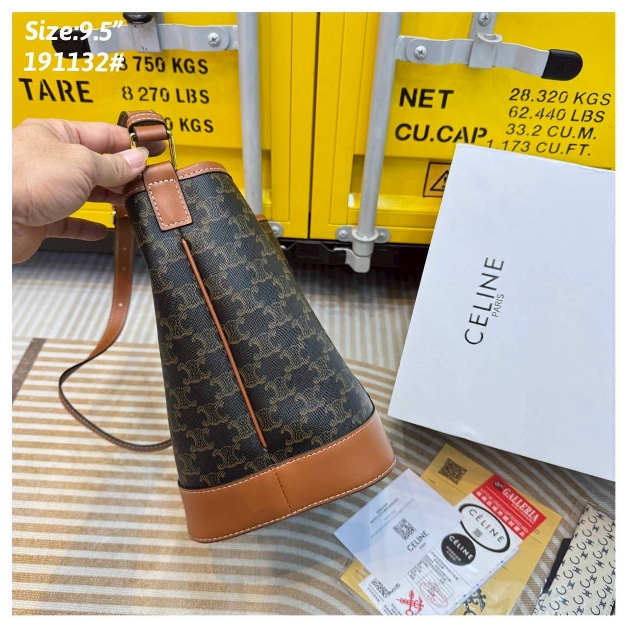 Celine bucket bag in Triomphe canvas and leather / Celine Tote Bag 6" 8" 9.5" กระเป๋าสะพายทรงบัคเก็ต โท้ทรุ่นแรกของแบรนด์ที่ได้รับความนิยมมากที่สุด ควรมีติดตู้ไว้เลย ดีไซน์สวยคลาสสิคไม่มีเอาท์