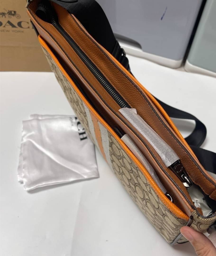 COACH Thompson Crossbody In Signature Jacquard With Varsity Stripe C5291 มี 2 สี พร้อมส่งที่ไทย