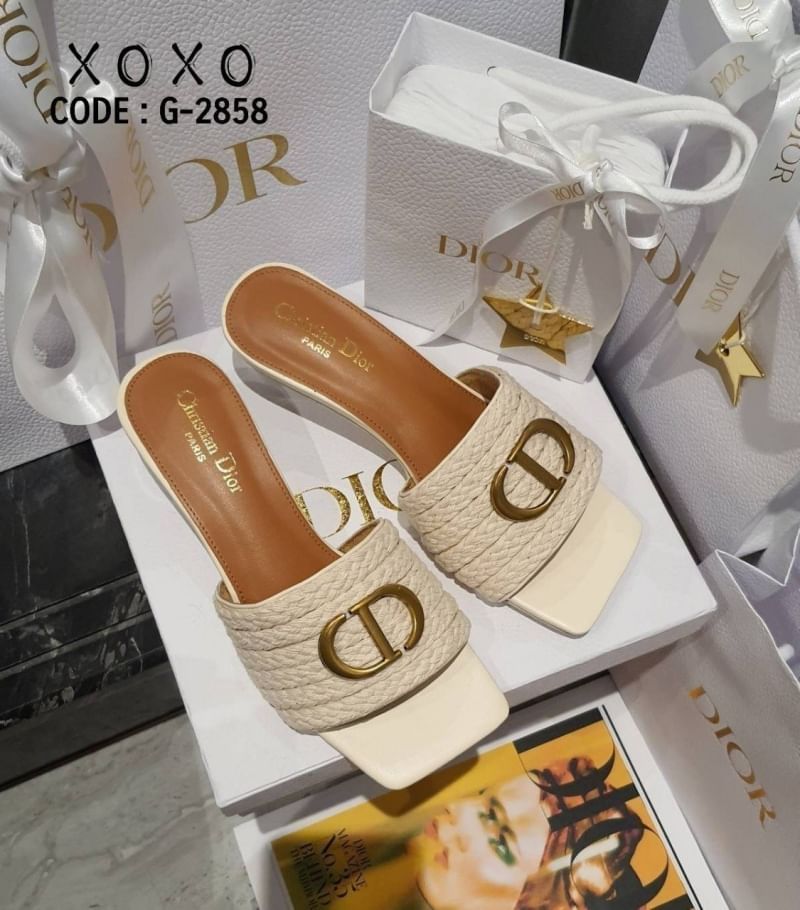 Christian Dior รองเท้างานสวมคาดเชือกถัก วางอะไหล่ CD ส้นแก้วใส ใส่สบาย น้ำหนักเบา ใส่ชิลๆ ได้ทั้งวันเลยค่ะ สวยหรูละมุนที่สุด มีจำกัดนะคะ