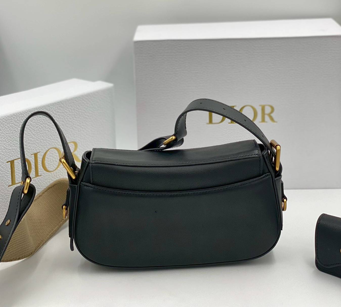 ORI หนังแท้ | DIOR Small Streetchic Bag Black Vintage Smooth Leather กระเป๋าสะพายนิยามใหม่ของดีไซน์อันเป็นเอกลักษณ์ ฝาพับแบบแม่เหล็กสีทองโบราณสลักลาย Christian Dior Paris และห่วง D-ring ทันสมัย