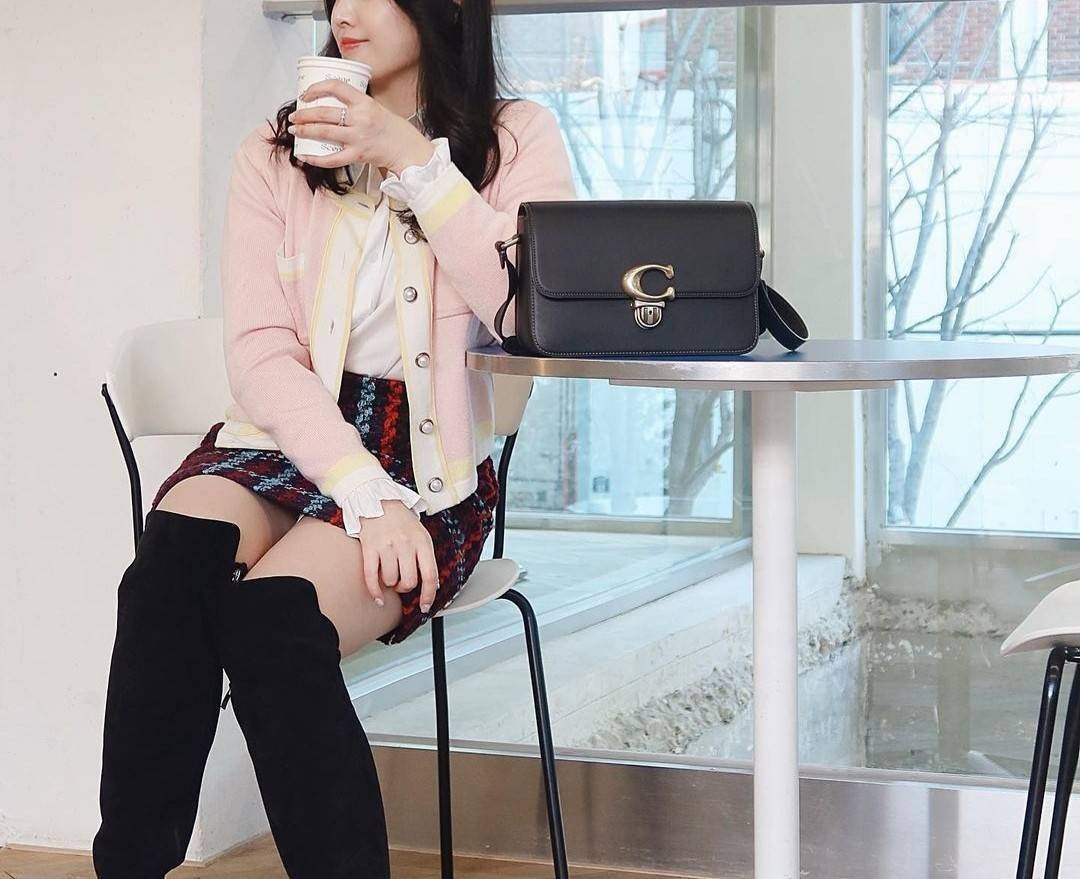 COACH STUDIO GLOVETANNED LEATHER SHOULDER BAG (C6641)🌺ห้ามพลาดเด็ดขาด!! สวยละมุน เรียบหรู ดูแพงสุดๆ!! //กระเป๋าถือ กระเป๋าสะพาย ดีไซน์เนี้ยบ! เฉียบมาก!// วัสดุหนังแท้ หนังเรียบเต็มใบ อยู่ทรง สวยมากๆ ดีเทลเรียบหรู ผู้ดีสุดๆ!// ด้านหน้าเปิด-ปิดด้วยต