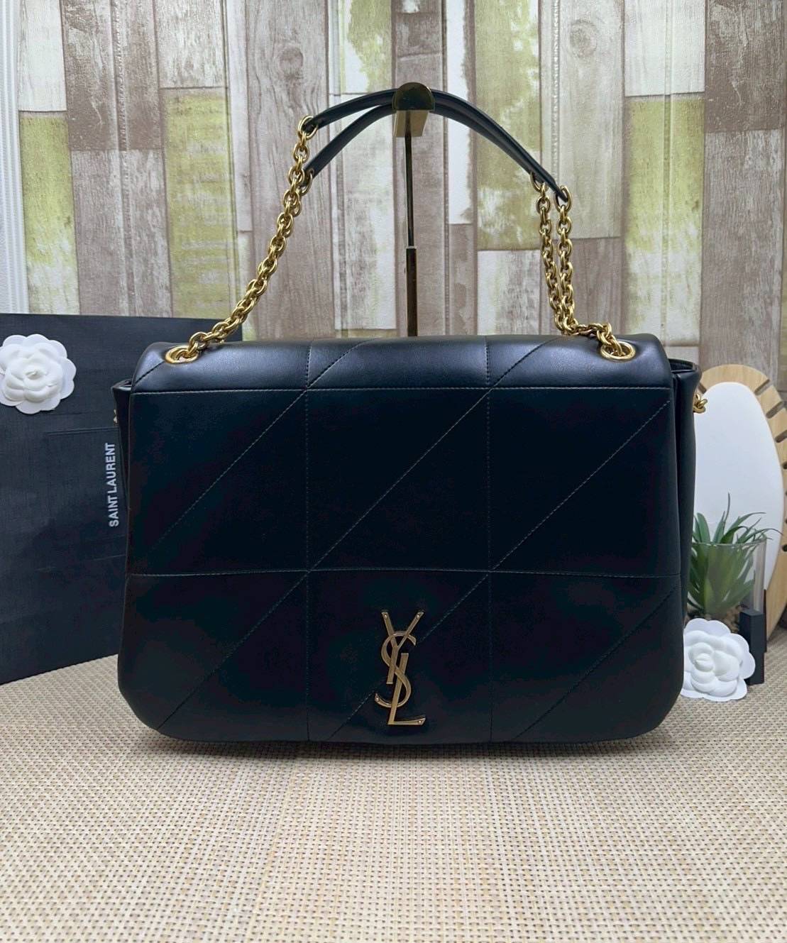 ORI หนังแท้ | YSL JAMIE 4.3 medium Bag 35cm กระเป๋าสะพายใบใหญ่ เรียบหรู ดูปัง ดูแพง สีดำคลาสสิคตัดกับอะไหล่สีทองได้อย่างลงตัว ภายในโล่งกว้าง จุของได้แบบเต็มที่
