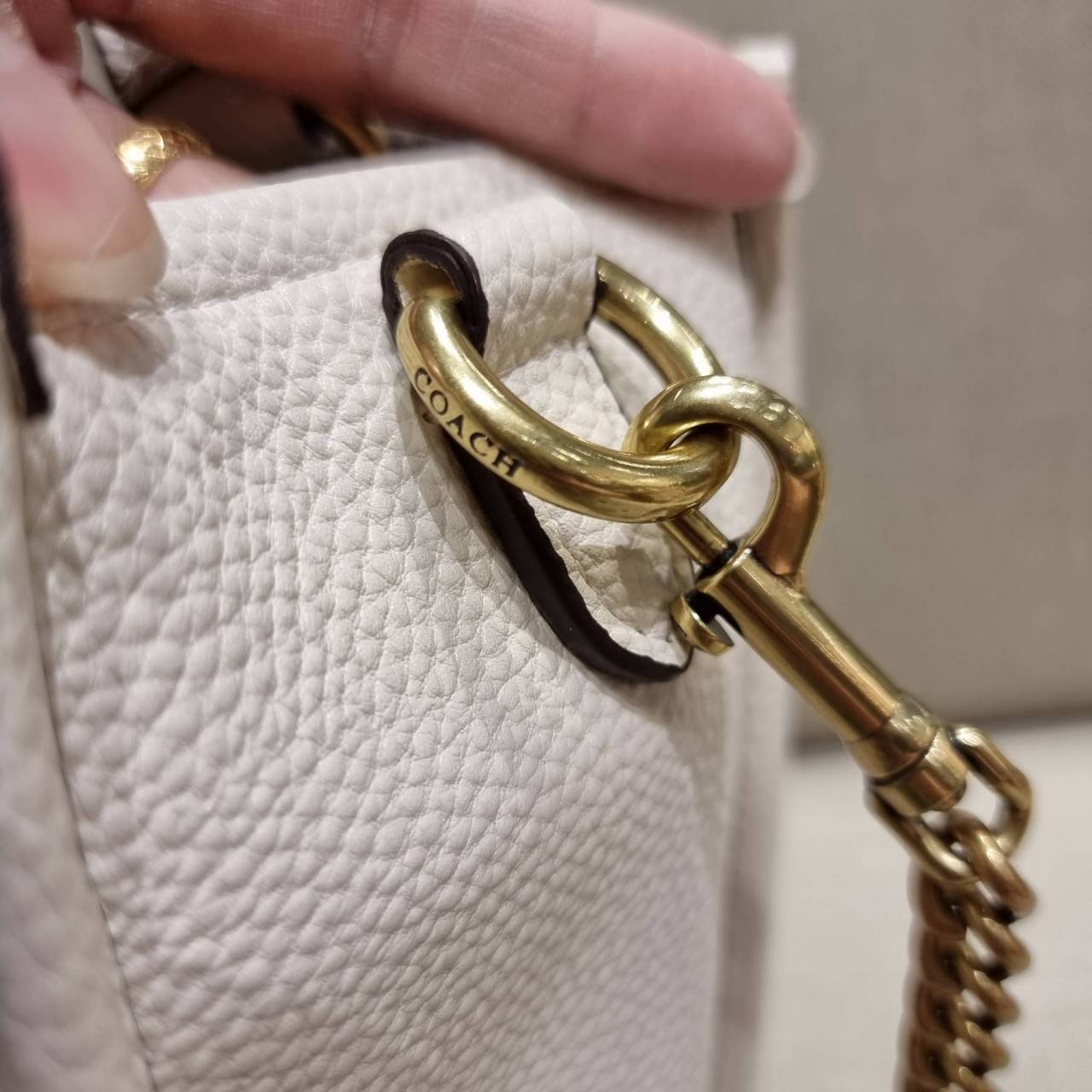 COACH C6494 COACH x JENNIFER LOPEZ DEMPSEY TOTE 22 WITH NYC SKYLINE คอลเลคชั่นใหม่ล่าสุด ยังไม่เข้า shop ไทย!! สุดยอดตัวแม่แห่งความเซ็กซี่ เจนนิเฟอร์ โลเปซ คอลแลบกับแบรนด์ เพิ่มความมีเสน่ห์ให้กับไอเท็มนี้ได้อย่างไม่ต้องสืบ!! กระเป๋าสะพายทรงโท้ท ดีไซน์โดดเ