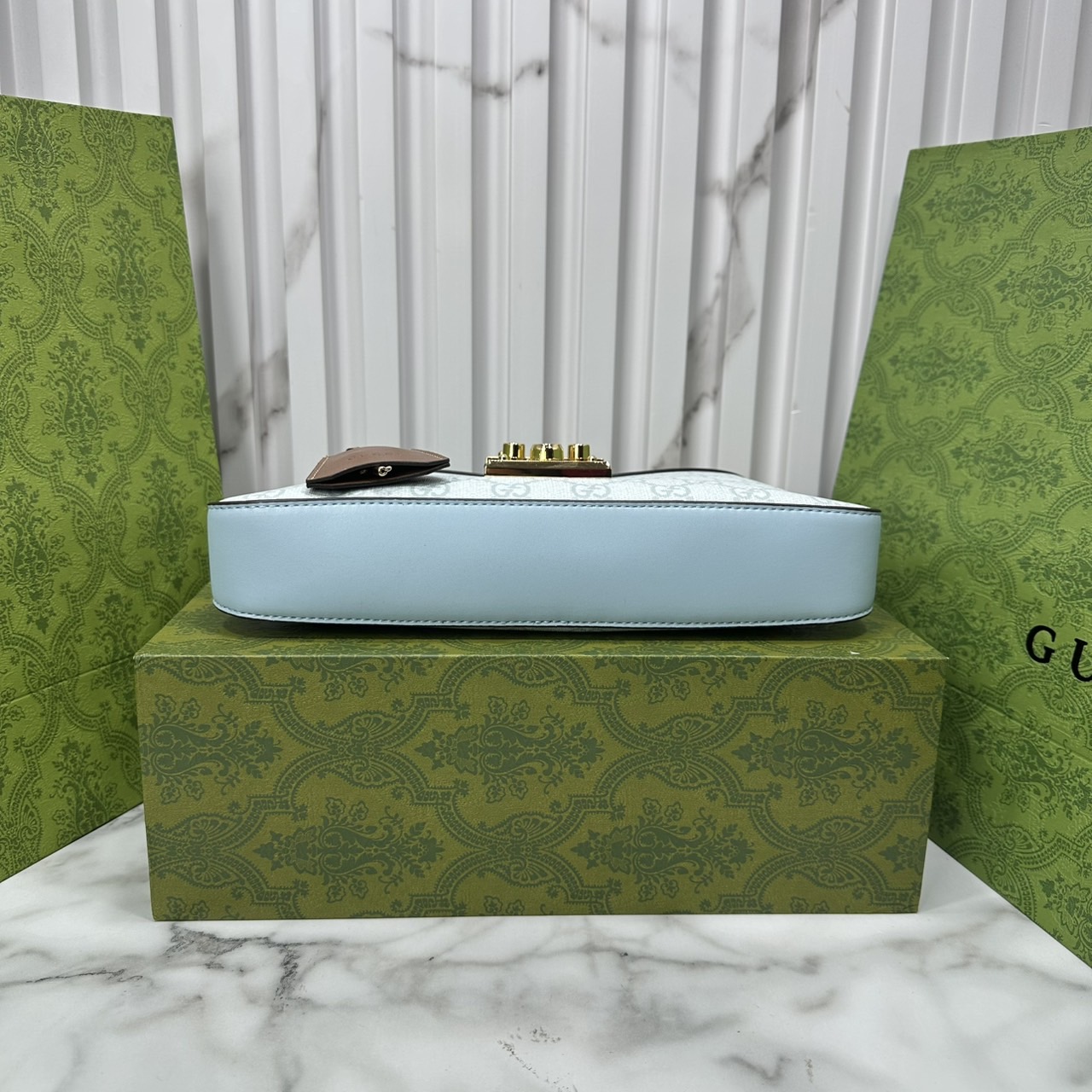 ORI หนังแท้ | GUCCI Padlock Small Shoulder Bag กระเป๋าสะพายทรงสวยวินเทจดีไซน์ไม่ซ้ำใคร หรูล้ำผู้ดี หนังแคนวาสพิมพ์ลายคมชัด ปากกระเป๋ามีแถบหนังคาดและอะไหล่กดล็อค