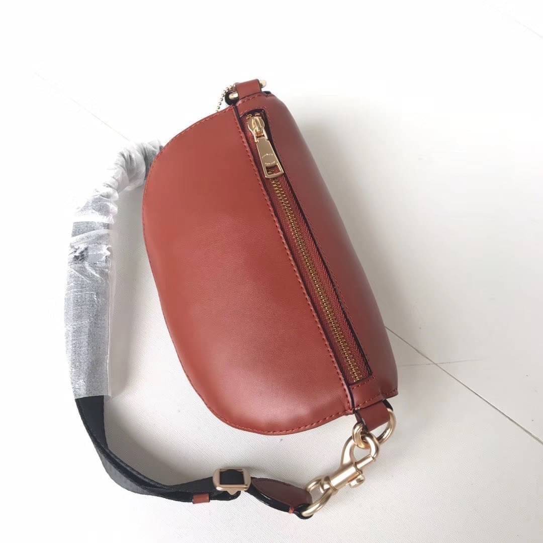 LIMITED EDITION !! COACH BELT BAG IN SIGNATURE WITH REXY BY GUANG YU กลับมาอีกครั้งกับ Coach X Disney สวยงามมากๆค่ะ คาดอก คาดเอวได้ ลาย C ตัดขอบหนังเรียบ มีช่องซิปทั้งหน้า//หลัง ใส่มือถือได้ทุกรุ่น;พาสปอร์ตได้ ;กระเป๋าเงินใบกลางได้;อื่นๆจำเป็นได้ครบค่ะ.