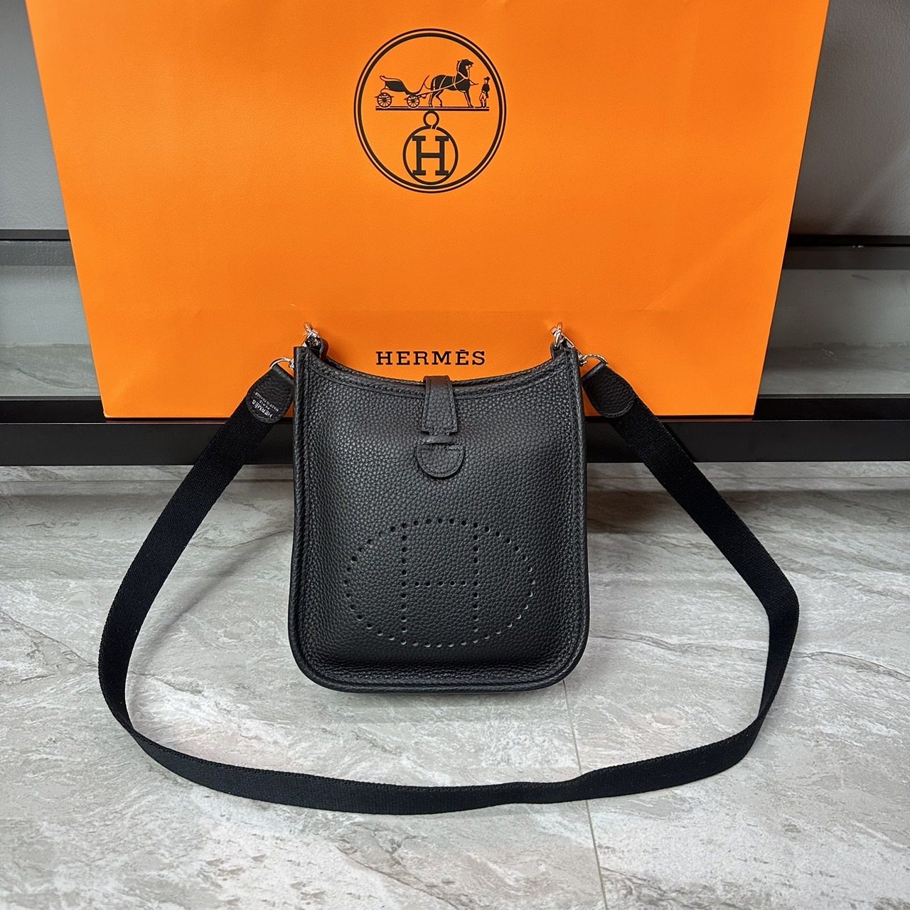 HERMES Evelyne TPM Bag The Perfect Mini Crossbody Bag 17cm กระเป๋าทรงโท้ทแบรนด์หรู เอกลักษณ์ของความสง่างาม เกรดออริ สลับแท้ 1:1 ใช้งานต่างประเทศได้