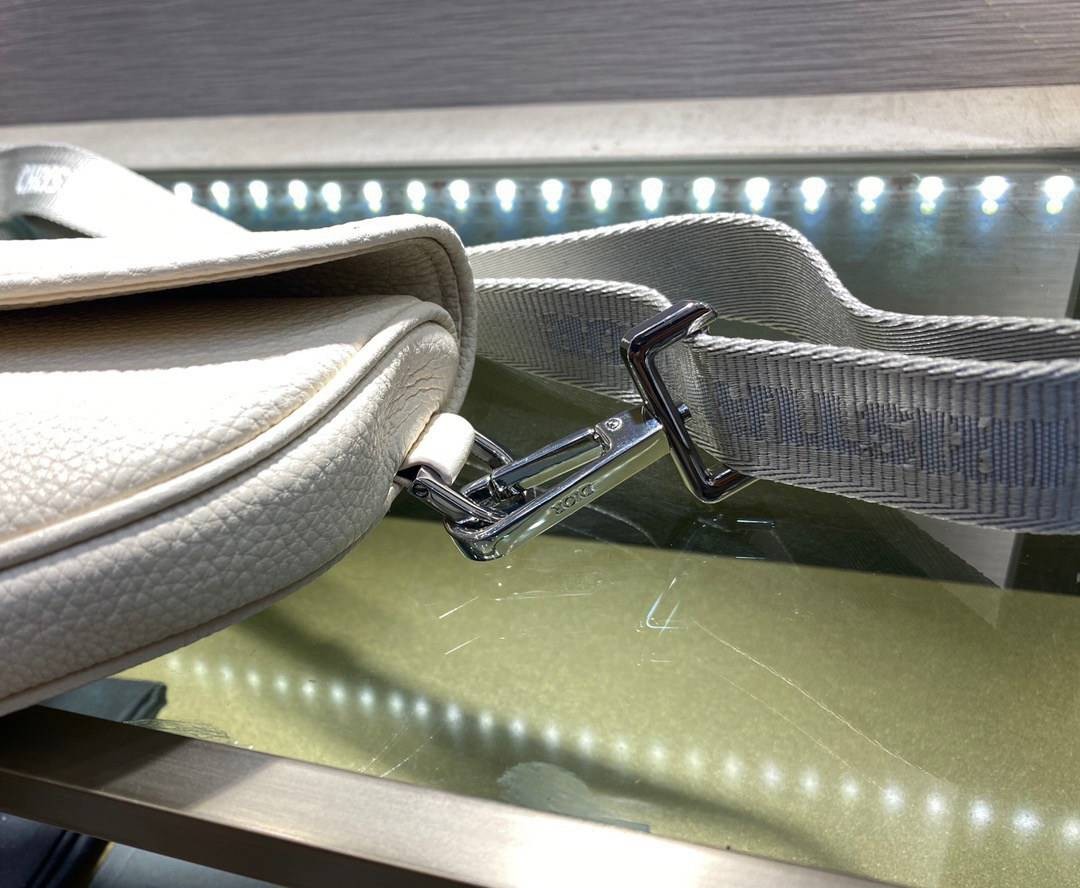 หนังแท้ DIOR GRAINED CAFLSKIN MINI SADDLE BAG พร้อมส่งที่ไทย งานหนังแท้ออริจินอล ภาพสินค้าถ่ายจากงานขายจริง ใช้งานต่างประเทศได้