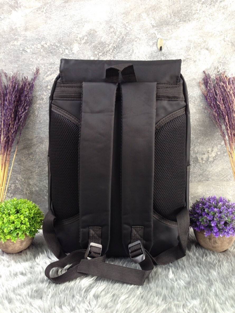 Adidas original Large backpack กระเป๋าเป้ใบใหญ่ วัสดุ nylon เนื้อหนา ดีไซน์ล่ย original brand เปิดปิดด้วยตัวล็อคคู่ด้านหน้า และซิป ด้านข้างมีช่องใส่ขวดน้ำ ภายในกว้าง แบ่งเป็นสัดส่วน ใส่ Laptop ได้ มี support กันกระแทก สายสะพายยาวปรับได้ ใช้ได้ทั้ง ช และ ญ