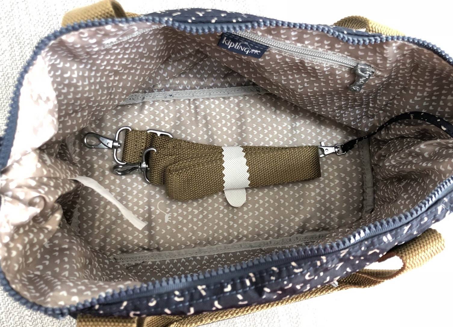 Kipling Handbag | k13848// (OEM. Factory HK.) กระเป๋าถือ สะพายข้าง คล้องไหล่ วัสดุ nylon ด้านหน้ามี 1 ช่องซิป, 1 ช่องโล่ง ใส่มือถือหรือ ของจุกจิกได้ค่ะ ปรับได้ 2 ทรง ด้านข้างขยายออกได้ ช่องซิปหลักด้านในโล่ง จุได้เยอะ น้ำหนักเบา ทำความ สะอาดง่าย มีช่องซิปแ