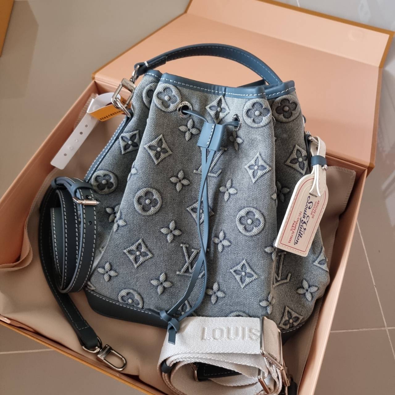 LV Neo washed denim monogram bag / LV Bucket Bag ใหม่ล่าสุด กระเป๋าทรงบัคเก็ตรุ่นฮิตที่มาในรูปแบบ washed denim สวยคลาสสิค คมชัด ดูแพง
