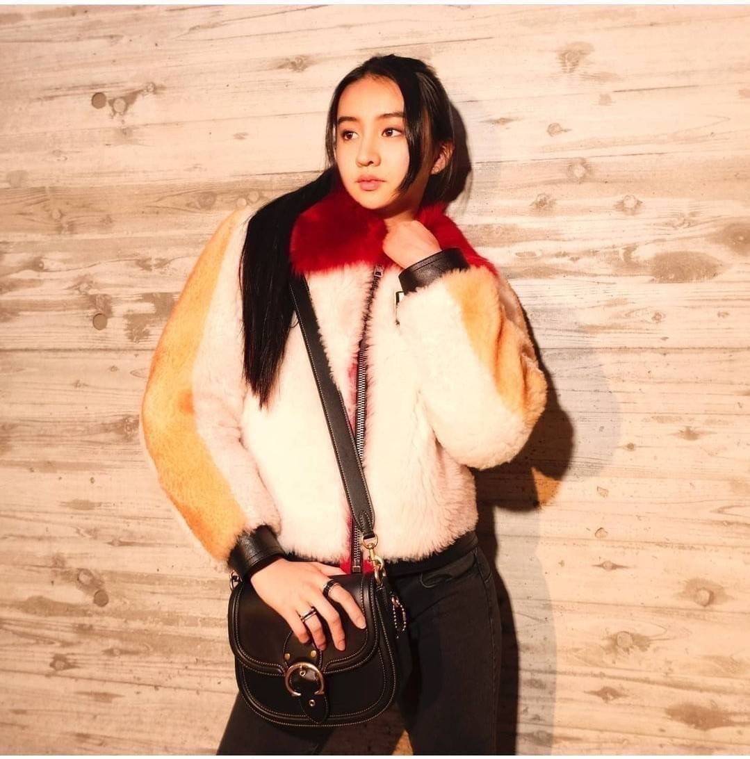 COACH C0749 BEAT SADDLE BAG The best item! ที่สาวๆรอคอย! ฮอตไฟลุก! สีหายาก ละมุนคุณหนู คอลเลคชั่นใหม่ ดีไซน์หรูหรา พิเศษมากๆมาพร้อมสายสะพาย 2 เส้น ใช้คู่กันหรือแยกสะพายก็สวยครบสูตร กระเป๋าสะพายทรง saddle คลาสสิค วัสดุหนัง glove-tanned ทนทาน เปิด-ปิดด้วยกร