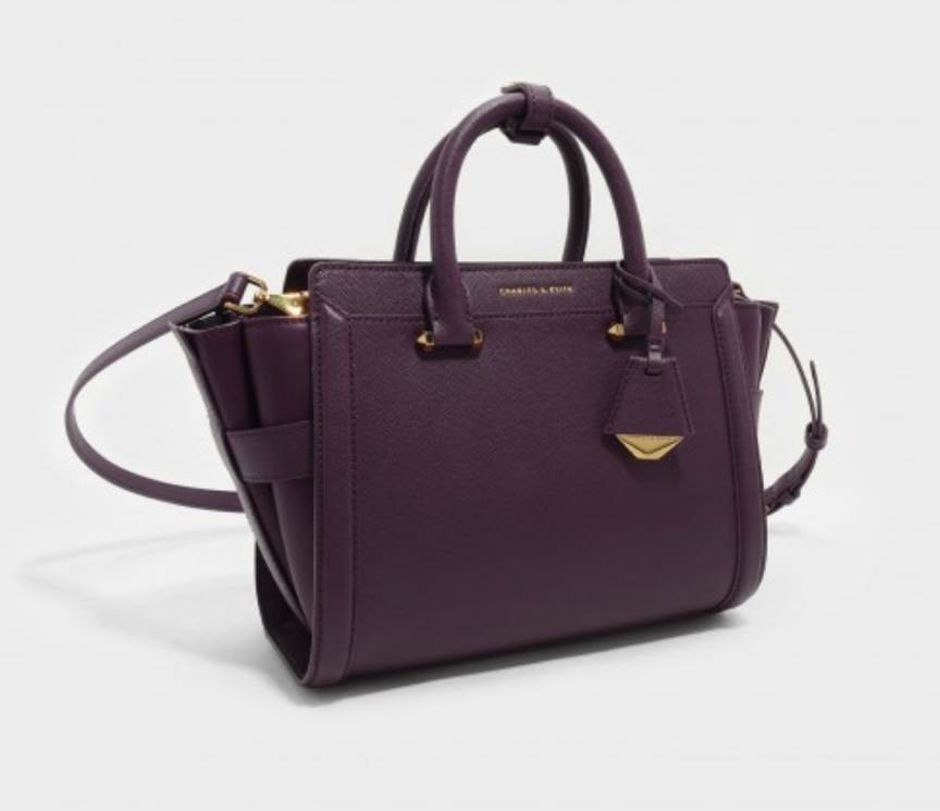 ITH STRUCTURED TRAPEZE BAG 2018 กระเป๋าถือหรือสะพายรุ่นยอดนิยมดีไซน์สวยหรูวัสดุหนังคาเวียร์อยู่ทรงด้านข้างเเต่งหนังช่องตัดดูมีดีเทล ด้านหน้าสกรีนโลโก้ ด้านหลังมีช่องซิป เปิดปิดด้วยซิปหัวซิปปั้มโลโก้ หูจับเเข็งแรง พับลงได้ พร้อมสายสะพายหนังปรับระดับได้ถอดไ