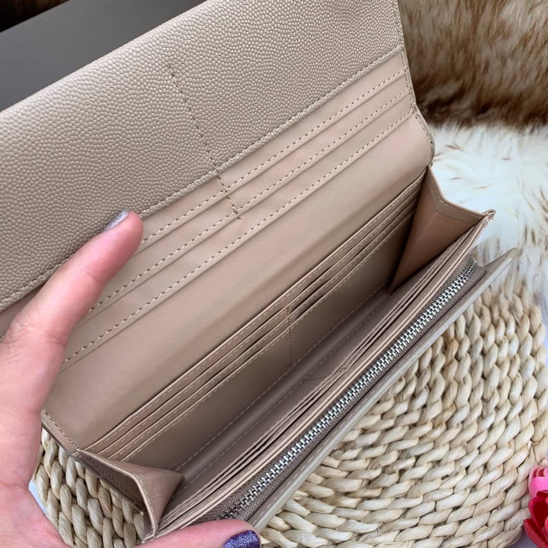 ของแท้ 💯% CHARLES & KEITH METAL TASSEL CLASSIC LONG WALLET กระเป๋าเงินใบยาวรุ่นพู่ยอดฮิต!! หนังพิมพ์ลายคาร์เวียร์ใช้ทน ด้านหลังมีช่องใส่บัตร/แบงค์ได้