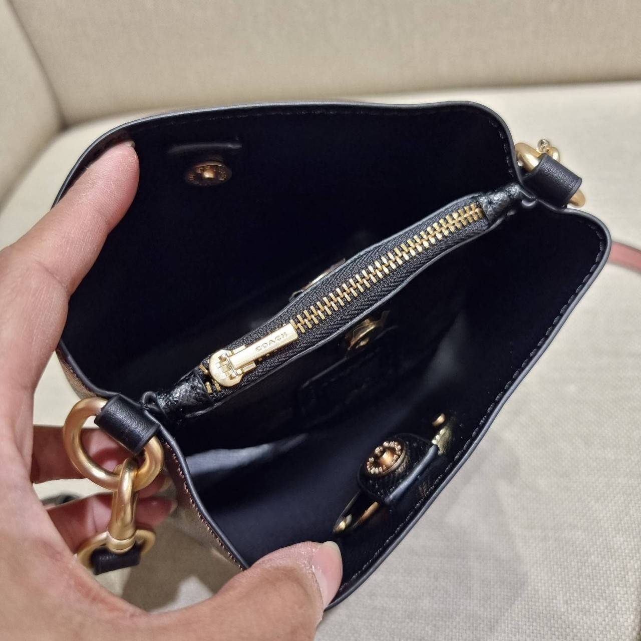 COACH MINI TOWN BUCKET BAG IN SIGNATURE CANVAS WITH VINTAGE MINI ROSE PRINT ((7270 7268 7267)) คอลเลคชั่นใหม่ล่าสุด!! น้องสาวคนสวยมาแล้วจ้า สดใสต้อนรับเทศกาลคริสต์มาส 🎅🎄 กระเป๋าบัคเก็ต ไซส์มินิ ใบจริงน่ารักม้าก!! น่าใช้แบบที่สุด วัสดุหนังแ