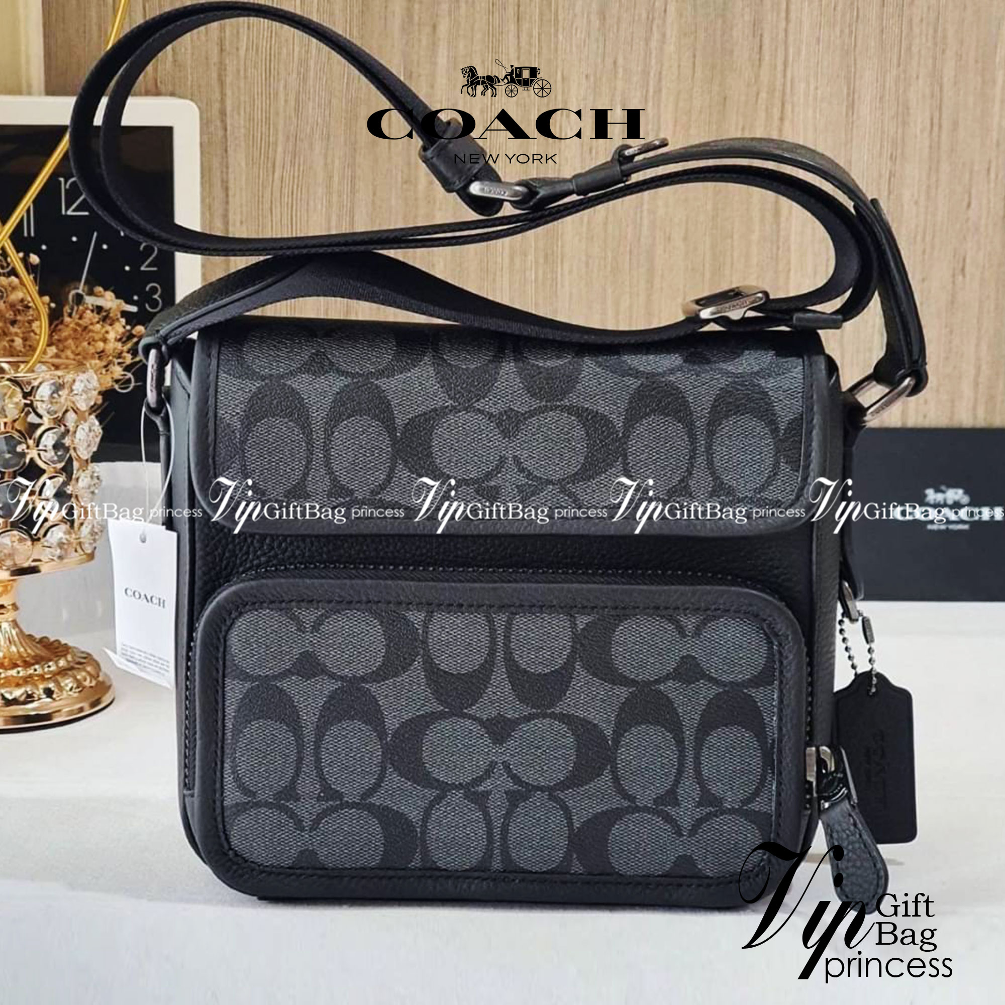 COACH SULLIVAN FLAP CROSSBODY IN SIGNATURE ((C9870)) ความเท๋ ความหล่อ ยกให้รุ่นนี้เลยค่าา พร้อมส่งก่อนใคร! ทรง สวยเก๋ กระเป๋าสะพายแบบครอสบอดี้ร์ของคุณผู้ชายเค้าเลยค่ะ หนังแท้2แบบสวยงาม น่าใช้มากๆ