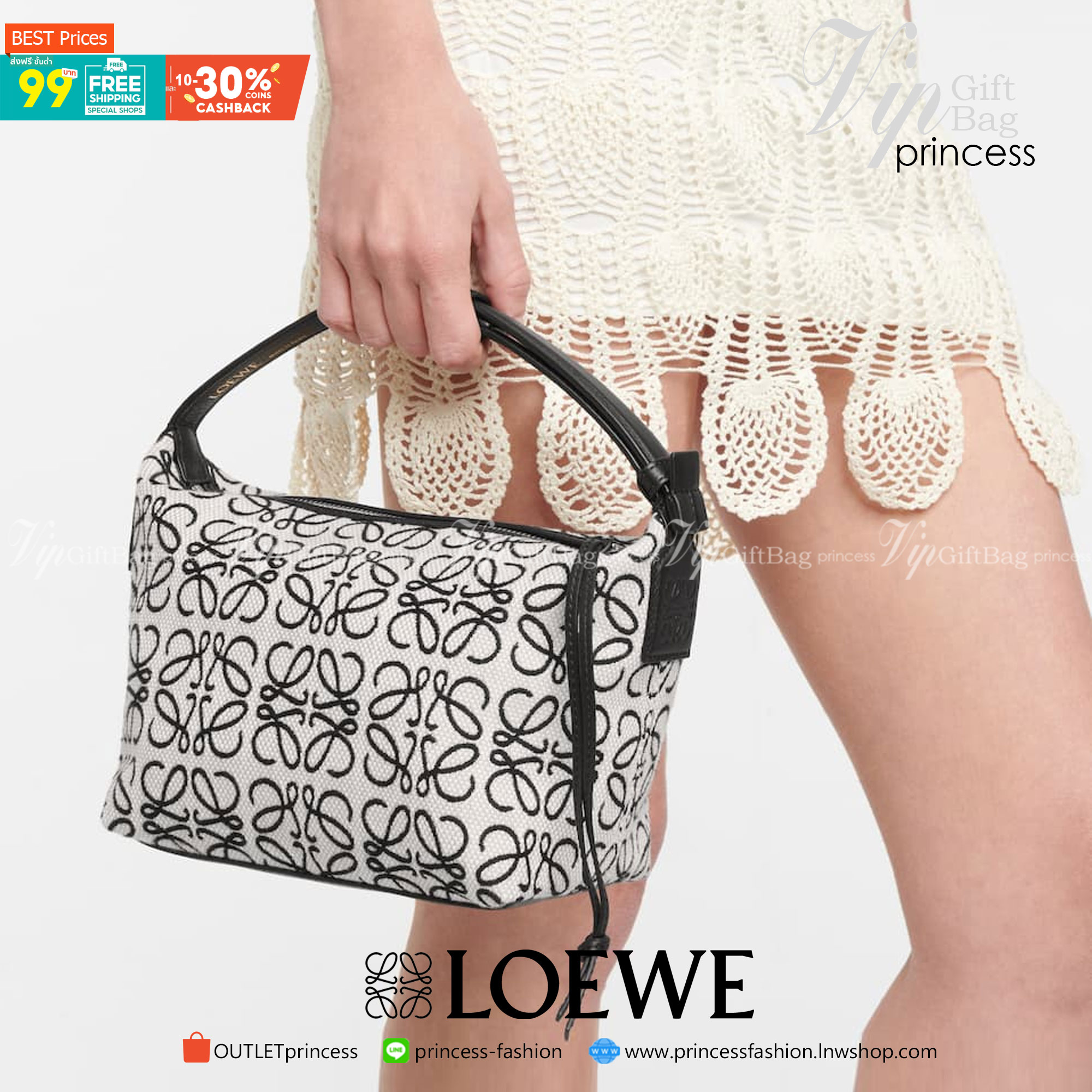 LOEWE CANVAS BAG VIP GIFT WITH PURCHASE (GWP) พรีเมี่ยมกิ๊ฟ Limited จาก LOEWE HAUTE PARFUME DUTYFREE COUNTER วัสดุ CANVAS ตัดหนังแท้ ดีไซน์ทรงยอดฮิตประจำปีเลย! ปักโลโก้แบรนด์บนผ้าทั้งใบเป็นเอกลักษณ์ เปิดปิดด้วยซิปยาวภายในโล่งกว้าง ใส่กระเป๋าสตางค์ยาว มือถ