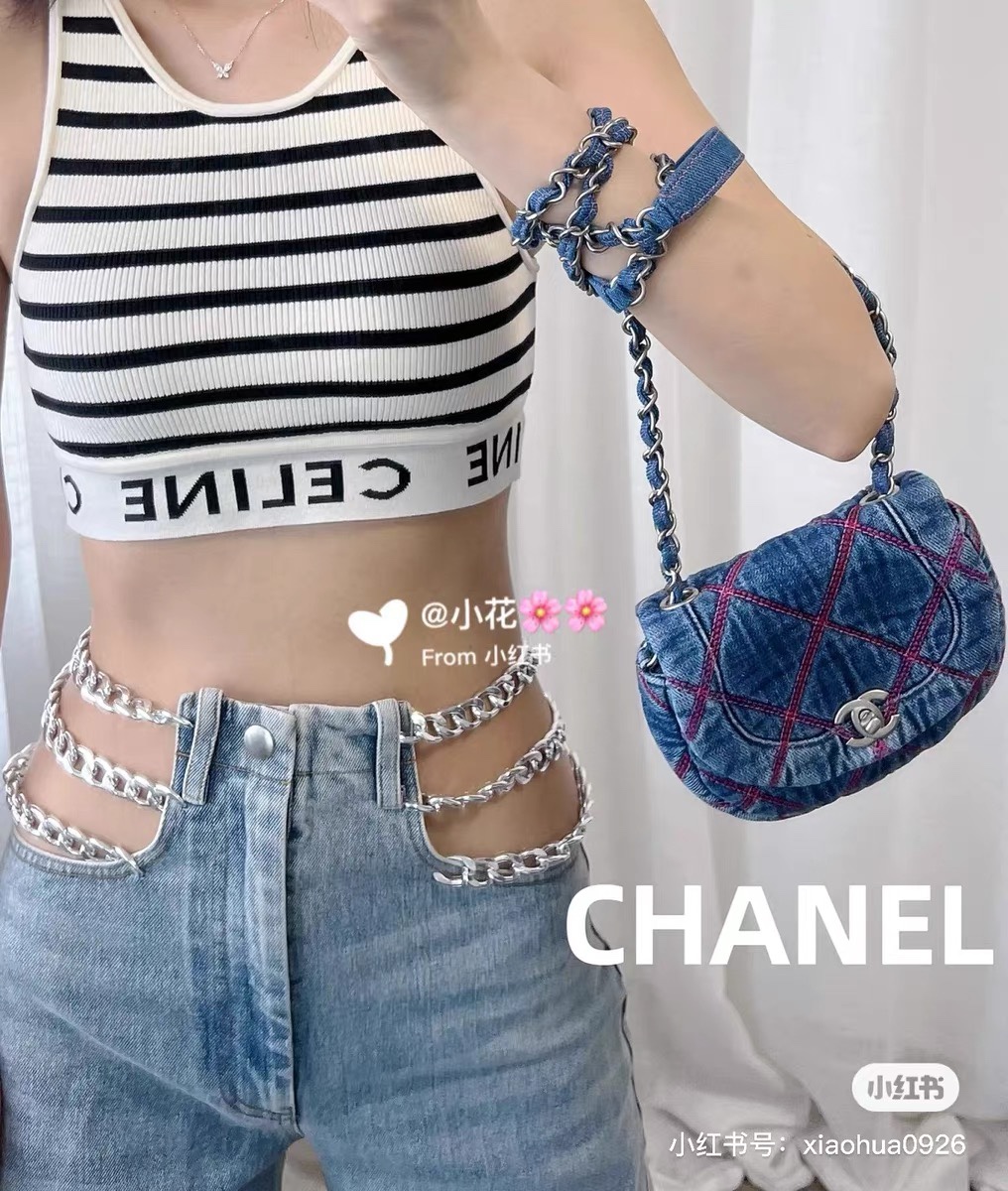 CHANEL 2022 COCO BEACH Denim Saddle bag / CHANEL Mini Flap Bag Denim Pearl Silver งานเดนิมน่ารักๆแบบเท่ๆ ไปเลยค่า พร้อมส่งที่ไทย จำนวนจำกัด สินค้าต้องมีติดตัวเลยค่าา! กระเป๋าคล้องไหล่หรือสามารถสะพายแบบครอสบอดี้ร์ได้ วัสดุเดนิมทั้งใบ สายสะพายแบบโซ่สวยงาม ข