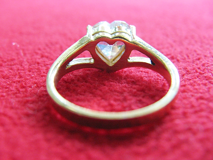 สินค้าหมดค่ะ แหวนเพชรทองเหลือง แบบ4(หัวใจ1ดวงหนามเตย)ค่ะ