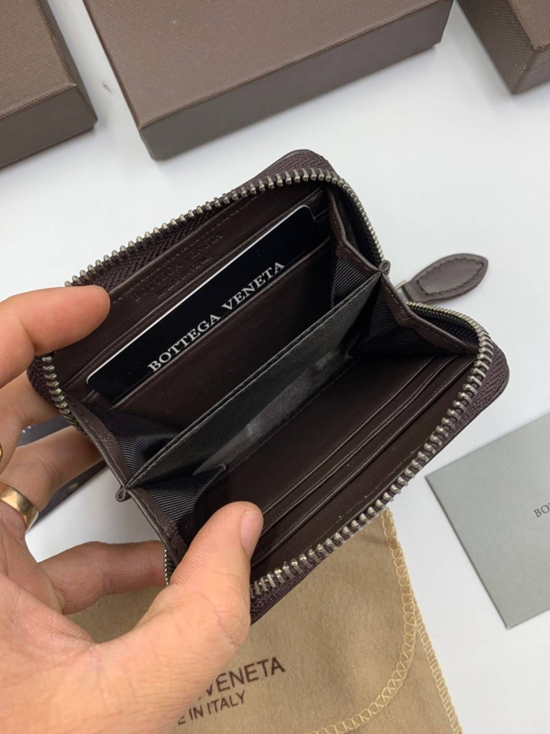 พรีเมี่ยมกิ๊ฟแท้ 100% 】หนังแท้ Bottega Veneta Intrecciato Nappa Short Zip Around Wallet