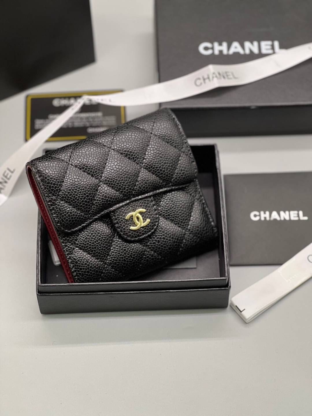 CHANEL Wallet Tri-fold Caviar / Chanel Short Wallet หนังคาเวียร์ กระเป๋าสตางค์ชาแนลใบสั้น เกรดออริจินอล ภาพถ่ายจากงานขายจริง ใช้งานต่างประเทศได้