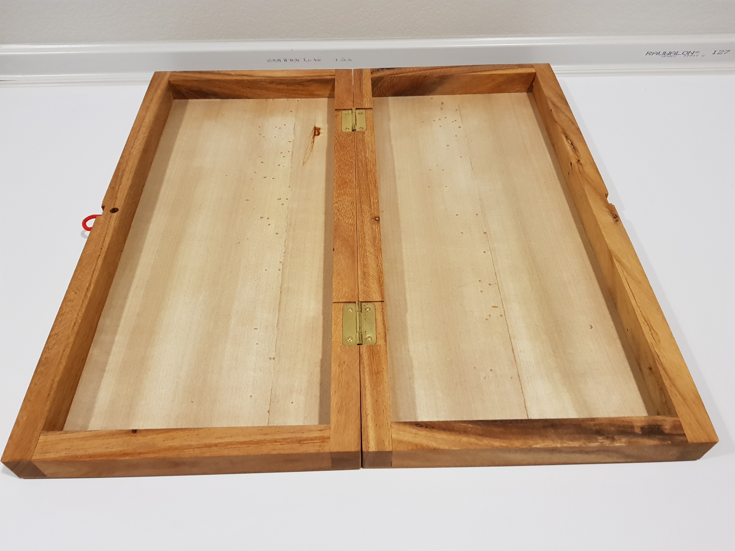 ชุดหมากรุกไทยตัวไม้มาตฐานพร้อมกระดานไม้พับได้ช่อง5x5และหีบทรงสี่เหลี่ยม(ขนาดกระดาน45x44cm.)