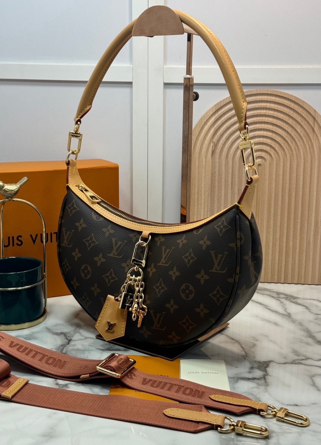 ORI | LV Looping Monogram Canvas Bag / lvhobo กระเป๋าถือทรงโฮโบพร้อมสายสะพายสปอร์ต หนังแท้แคนวาสแท้ ดีไซน์สไตล์ยุค'90s สุดไอคอนิกจากคอลเลคชั่น Cruise 2022