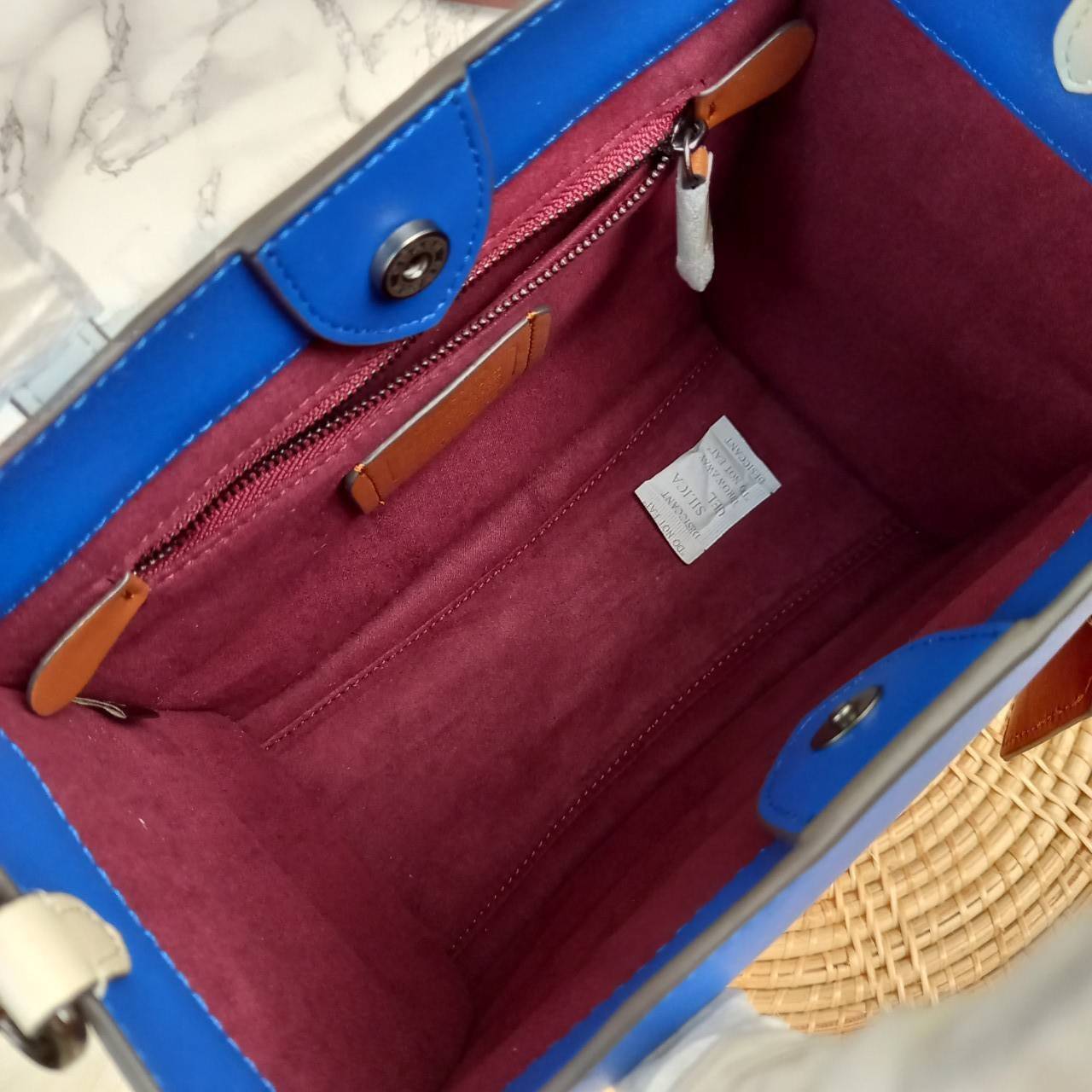 COACH CASUAL STYLE STREET STYLE 2WAY PLAIN LEATHER ELEGANT STYLE (C6958 C6852) 🌺 ที่สุด! ของที่สุด!! กระเป๋าถือ กระเป๋าสะพายรูปทรงสุดฮิต สุดคลาสสิค รุ่น UNISEX ที่ชิคๆ สบายๆ ได้ทั้งชายและหญิง// วัสดุหนังแท้ทั้งใบ ตัดเย็บด้วยหนังเนื้อนุ่มพิเศษ หนา 