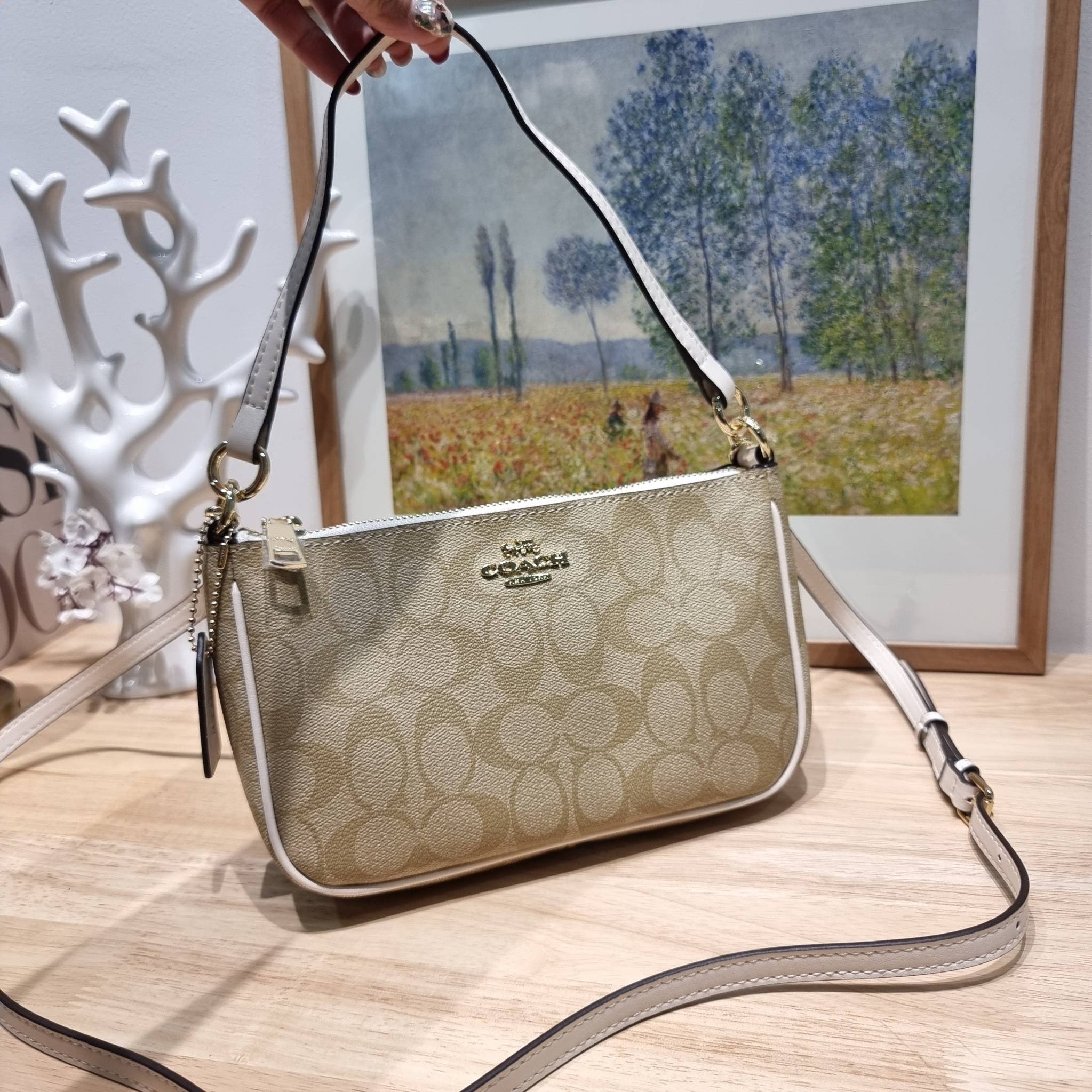 COACH TOP HANDLE POUCH F58321 พร้อมส่ง 9 สี กระเป๋าทรงพอช ยอดฮิต ยกขึ้นแท่น ด้วยดีไซน์ที่ออกมาให้ใช้งานได้ง่าย ขนาดกำลังเหมาะ