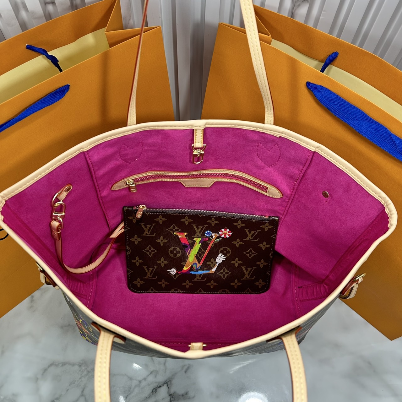 LV x TM Neverfull MM Monogram Flower กระเป๋าสะพายทรงโท้ท คอลเลกชันสุดพิเศษ สวยคลาสสิกมีชีวิตชีวาด้วยโมโนแกรมดอกไม้หลากสี ปรับดีไซน์ให้ดูสนุกสนาน รุ่นลิมิเต็ดผลิตตามเทศกาลมีจำกัด