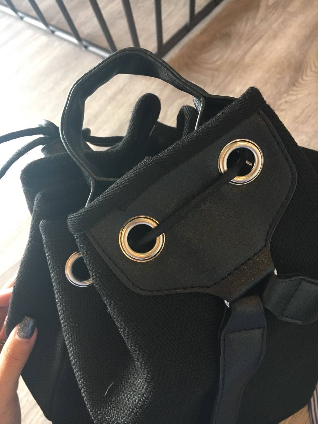 New Limited! กระเป๋าเป้ ทรงขนมจีบ ตัวใหม่จากพรีเมี่ยมกิ้ฟ แบรนด์ Chanel กับทรง Chanel canvas jumbo bucket & backpack bag พร้อมส่งค้า โดดเด่นด้วย **ทรงน่ารัก ตัวกระเป๋า canvas ทั้งใบสกรีนโลโก้สีขาว อะไหล่เงิน สายสะพายมี Gimmick♡ สายหนังต่อผสมโซ่สลับ