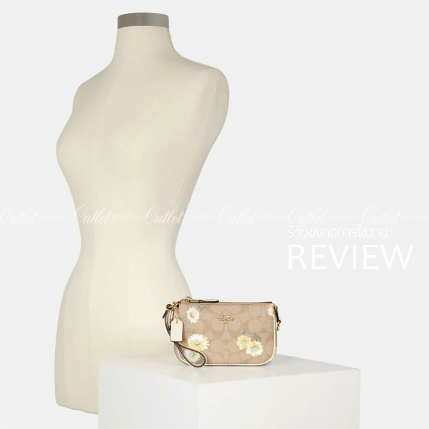 ไอเทมห้ามพลาดจร้าา COACH NOLITA SIGNATURE WITH DAISY PRINT ((C3357)) พร้อมส่งที่ไทย รุ่นต้องมีค่ะ! กระเป๋าหิ้วหรือคล้องมือ หนังแคนวาสปริ้นลายดอกDaisy สวยงาม น่าใช้มากค่ะ เปิดปิดกระเป๋าแบบซิป ภายในสามารถใส่มือถือได้ทุกรุ่น;กระเป๋าเงินใบกลางได้;พร้อมช่องเสี