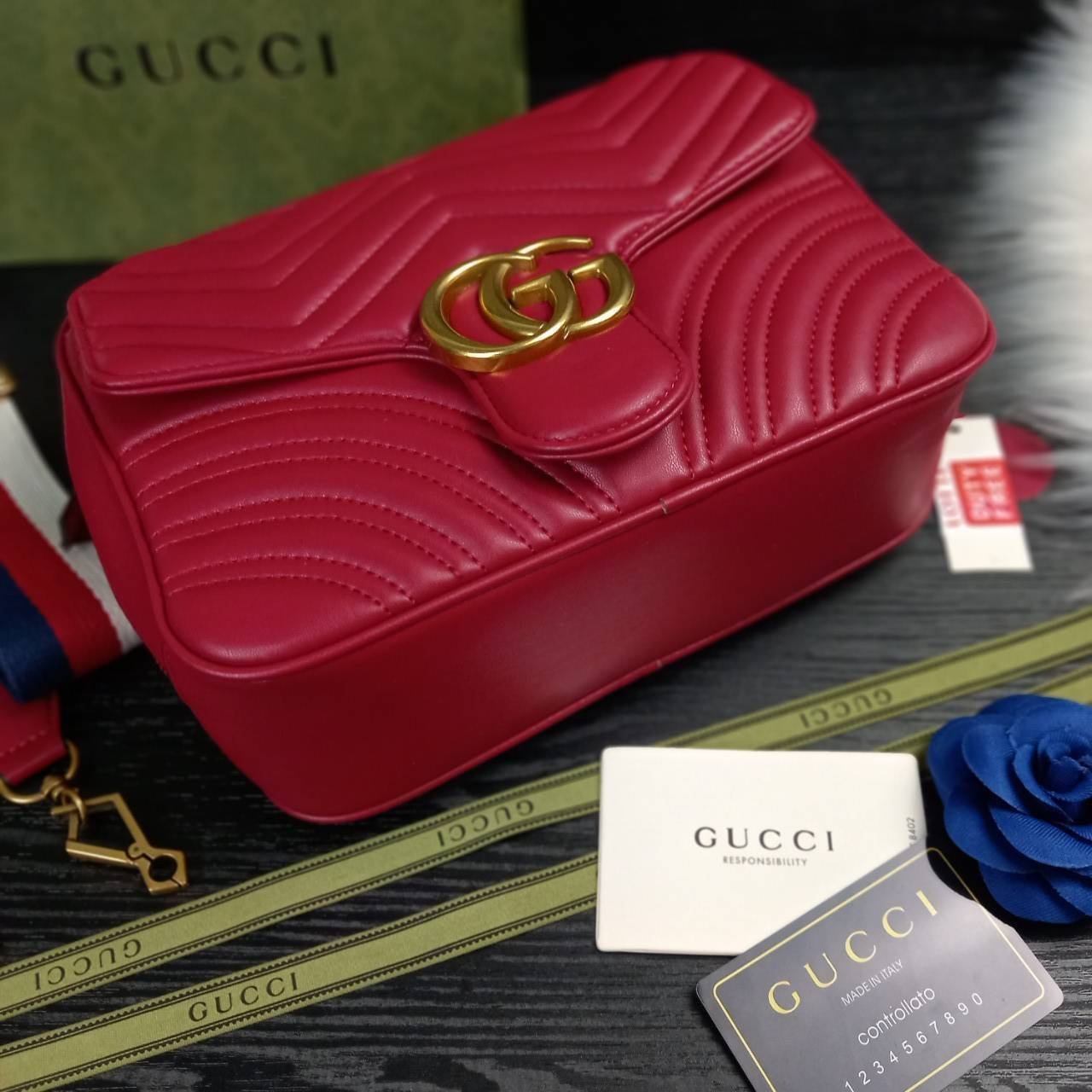 VIP GUCCI GG MARMONT TOP HANDLE SHOULDER BAG / BOLSA GG MATELASSE กระเป๋าถือ กระเป๋าสะพาย คอลเลคชั่นสุดหรู มาพร้อมสายสปอร์ตสะพายยาว สามารถปรับระดับได้ ถอดได้ เป็นอีกรุ่นที่โดดเด่นมากๆ การใช้งานคล้องตัวสุดๆ โดดเด่นด้วยโลโก้ GG ขนาดใหญ่เป็นเอกลักษณ์