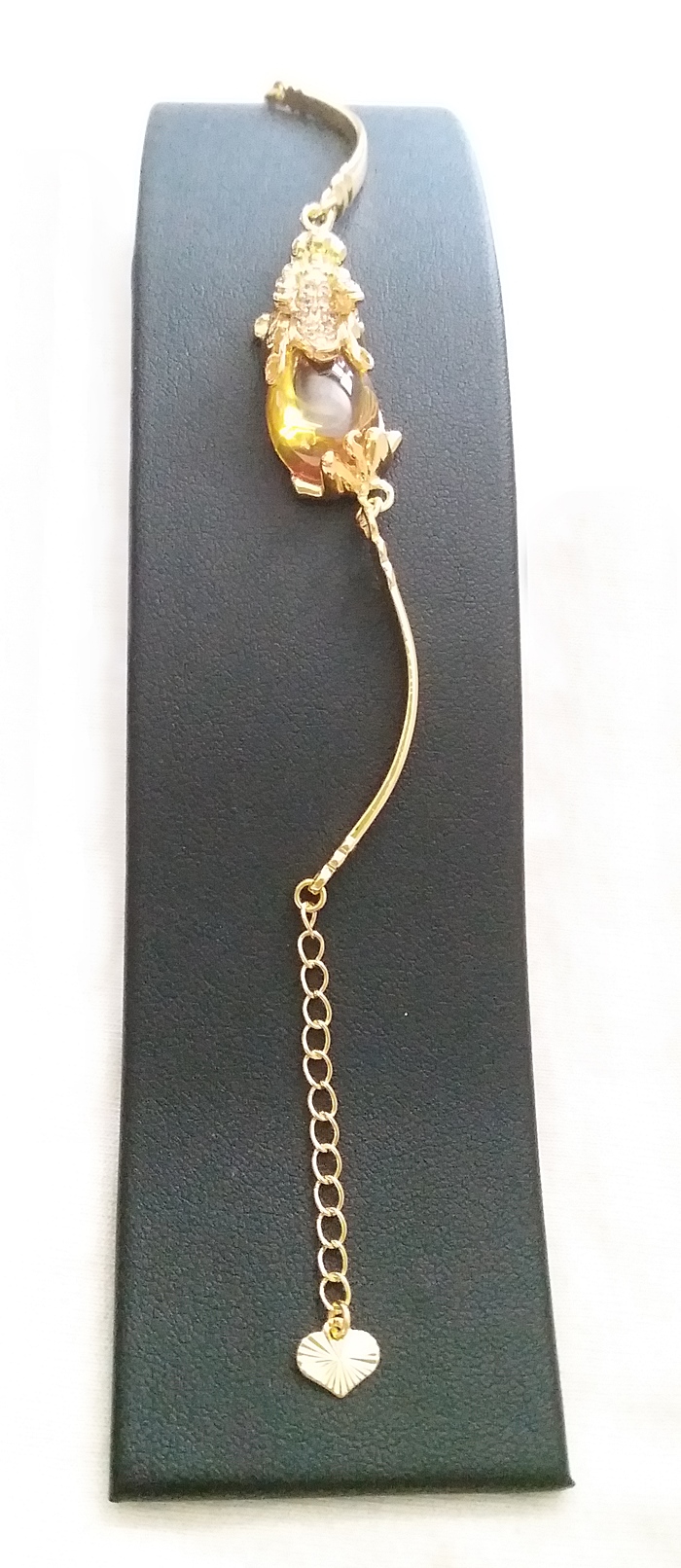 สินค้าหมดค่ะ สร้อยข้อมือปี่เซี้ยะองค์ใหญ่พลอยมณีใต้น้ำสีเหลือง ช่วยต้านคราเคราะห์ แก้ชงปีมะโรง ปี2561 พร้อมใบคาถาค่ะ