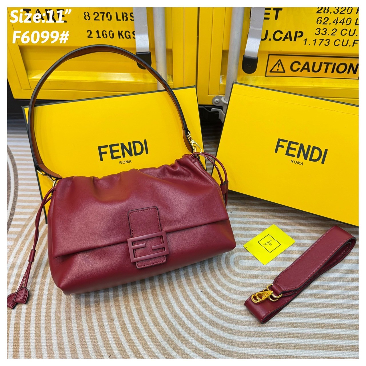 FENDI Mamma Baguette Bag กระเป๋าสะพายทรงสวย ดีไซน์เรียบง่ายคลาสสิค หรู ดูผู้ดี รูปทรงใช้งานง่าย หนังสวยสัมผัสนุ่ม ใหม่ล่าสุด รุ่นลิมิเต็ดที่สาวๆตามหา ภายในโล่งกว้าง เสิร์ฟให้ในราคาน่ารักๆ