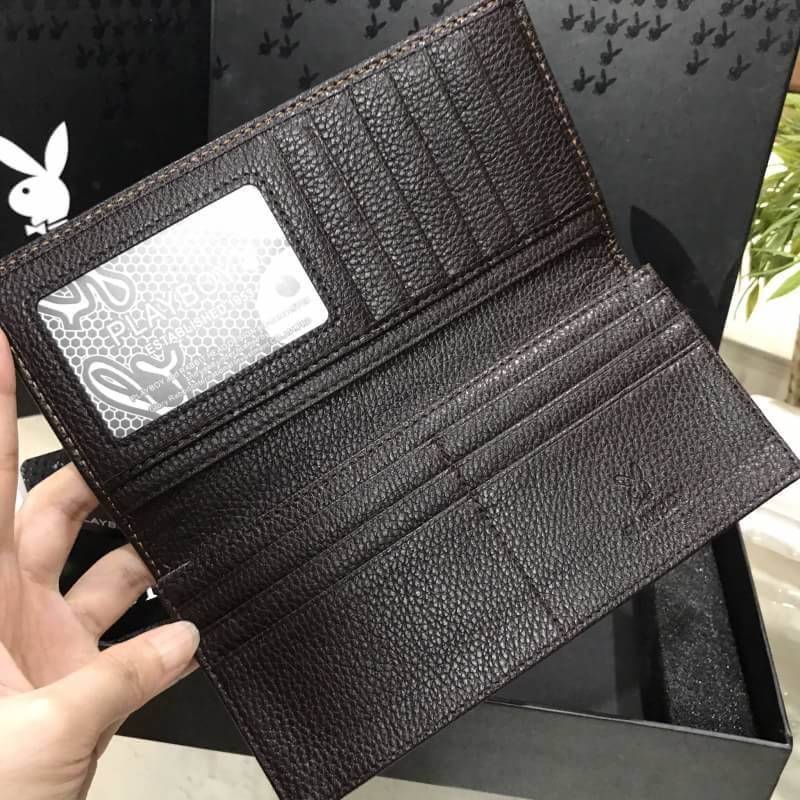 PLAYBOY LEATHER BELT & LONG WALLET VALUE PACK Limited Edition จาก Playboy เซทนี้สุดคุ้มค่ะได้ทั้งเข็มขัดและกระเป๋าสตางค์ใบยาวแบบใส่มือถือได้ มีช่องใส่รูป ช่องใส่บัตร ช่องใส่ธนบัตร แบงก์พัน ช่องซิปใส่เหรียญ แยกเป็นสัดส่วน พร้อมกล่องแบรนด์สามารถมอบเป็นของขว
