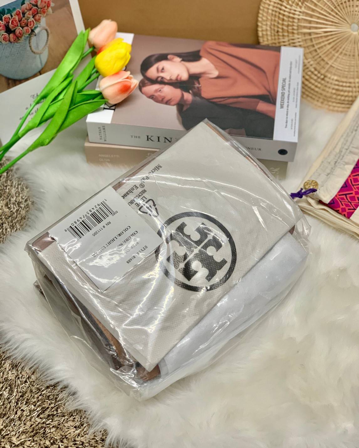 สวยจริงไม่จกตาจ้าา😘 TORY BURCH MILLER SHOULDER BAG BRAIDED STRAP LARGE ((81668)) พร้อมส่งที่ไทย! กระเป๋าหิ้วและสะพายไหล่ได้ในตัว หนังแท้ลายหนังสวยมากๆค่ะ ด้านหน้ามีอะไหล่โลโกแบรนด์ หรู สะพุดตาทีเดียว เปิดปิดกระเป๋าแบบฝาปิด ภายในมีช่องหลักใส่ของ2ช่