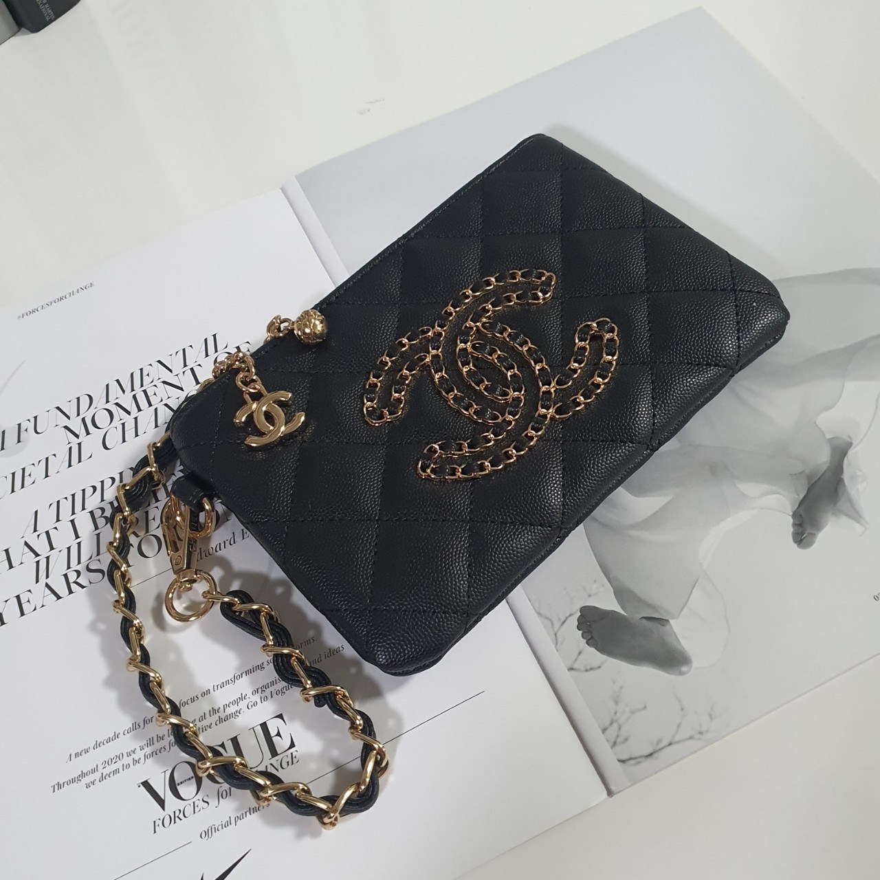 SIZE MINI พร้อมส่งรุ่นขายดี!!! Don't Miss! Chanel Clutch Bag VIP Gift With Purchase (GWP) กระเป๋าคลัชแบนหรือกระเป๋าสตางค์ GWP จาก Chanel Cosmetic Counter Duty free วัสดุหนังคาเวียร์สวยหรูเปิดปิดด้วยซิปสะดวกใช้ ด้านหน้าประดับโลโก้แบรนด์อะไหล่ทองและมี1