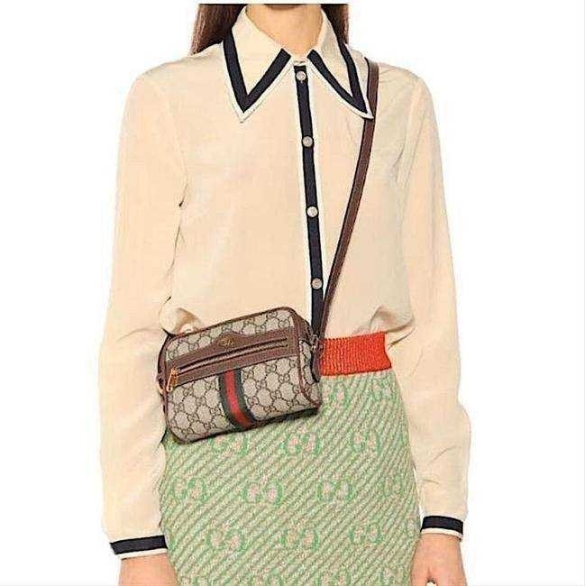 GUCCI Ophidia GG Crossbody Bag กระเป๋าครอสบอดี้ขนาดกำลังดี ดีไซน์ที่เป็นเอกลักษณ์ ใช้ได้ทุกโอกาส สายยาวปรับระดับได้ เปิด-ปิด ด้วยซิบ