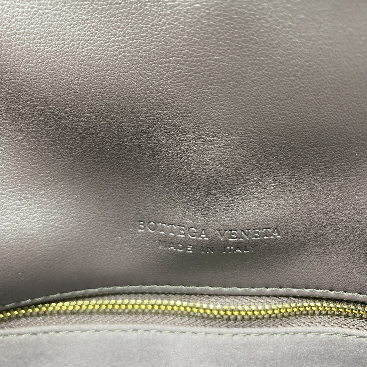 ORI หนังแท้ | Bottega Veneta Liberta Bag / BV Crossbody Bag กระเป๋าสะพายสุดชิค ดีไซน์เรียบหรูโดดเด่น 🤍 เกรดออริจินอล หนังแท้