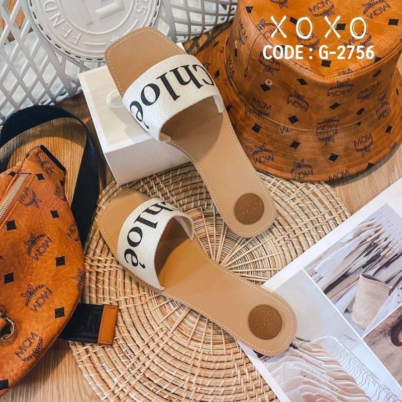 Chloe Sandals แตะสวม เรียบหรู วัสดุผ้าแคนวาส สกรีนแบรนด์ แมทส์ชุดง่าย น้ำหนักเบา