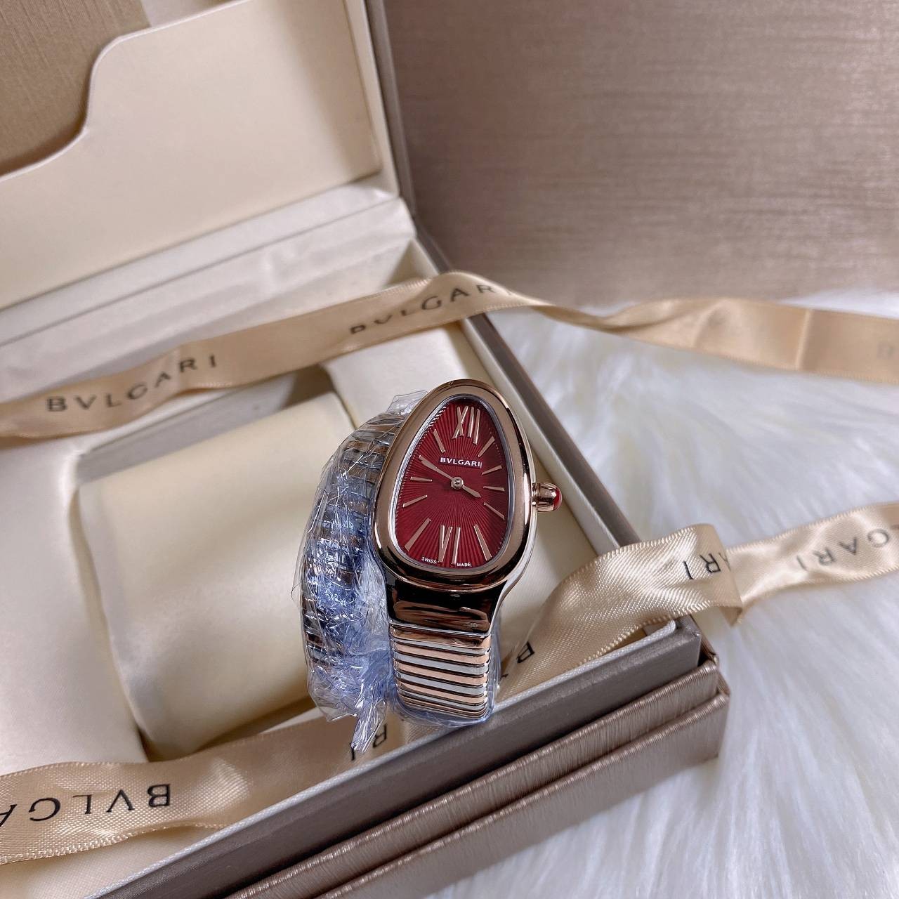 BVLGARI SERPENTI WATCH 24mm 26mm นาฬิกาบุลการี รุ่นหน้าปัดไม่มีเพชร นาฬิกาผู้หญิง ระบบถ่าน Quartz ภาพสินค้าถ่ายจากงานขายจริง