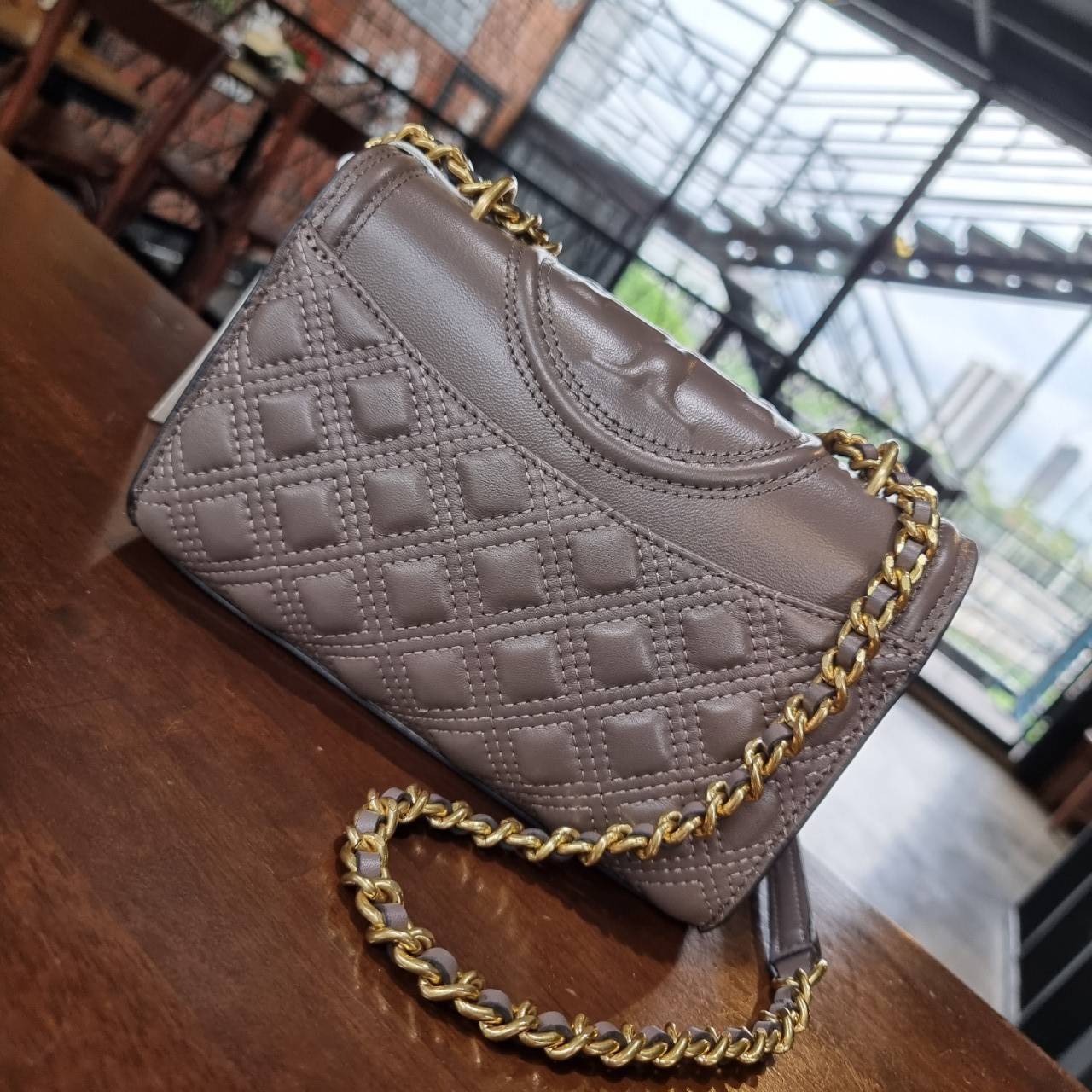 OUTLET 】TORY BURCH FLEMING SMALL CONVERTIBLE SHOULDER BAG แรร์ไอเท็ม สีมาใหม่ นิวซีซั่น สวยหรู ดูผู้ดีสุด