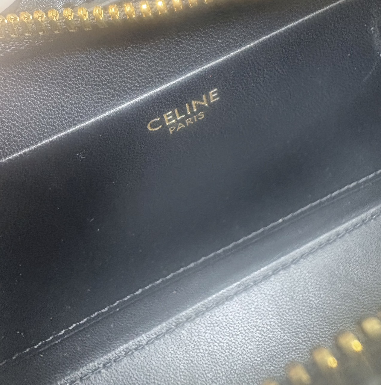 ORI หนังแท้ | CELINE TINA SHOULDER BAG IN Triomphe canvas กระเป๋าสะพายไหล่ทรงพอช ดีไซน์ใหม่ก่อนใคร เรียบง่ายหรูหราลงตัว สไตล์วินเทจลัคชูดูแพงสุดๆ ใช้งานได้หลากหลายโอกาส ขนาดกำลังดีพาพาสะดวก