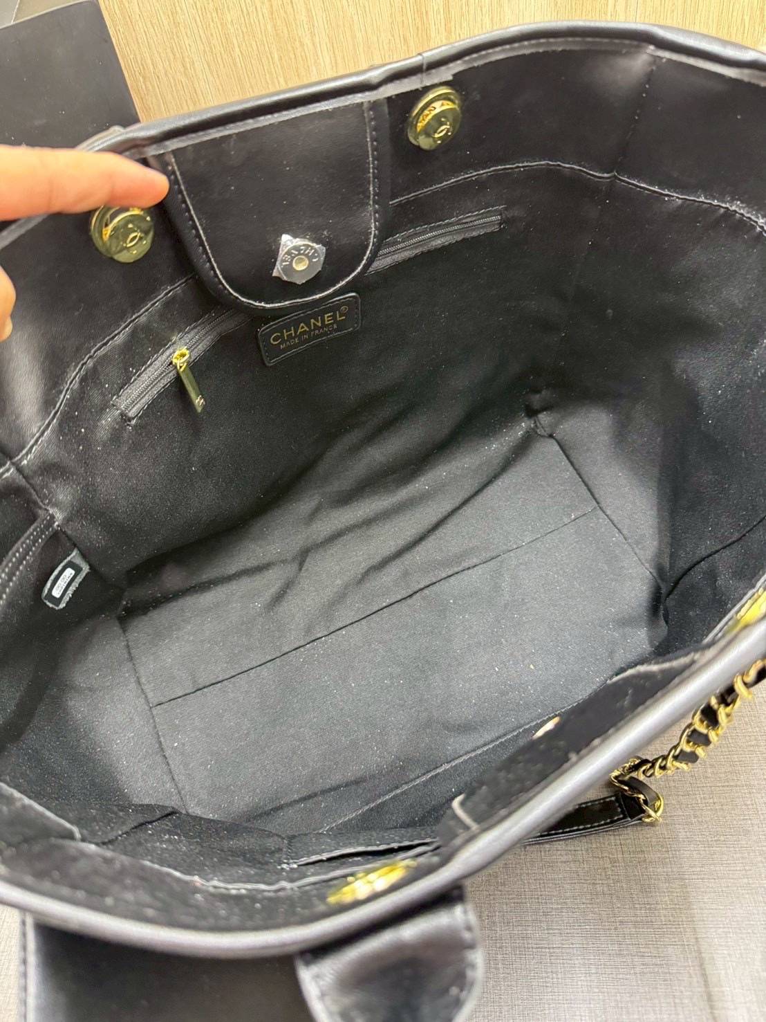 ORI หนังแท้ | Chanel Shopping Bag / Chanel Tote Bag กระเป๋าทรงโท้ทใบใหญ่ ภายในโล่งกว้าง จุของได้เยอะ งานหนังเต็มใบ สวยหรูหรา