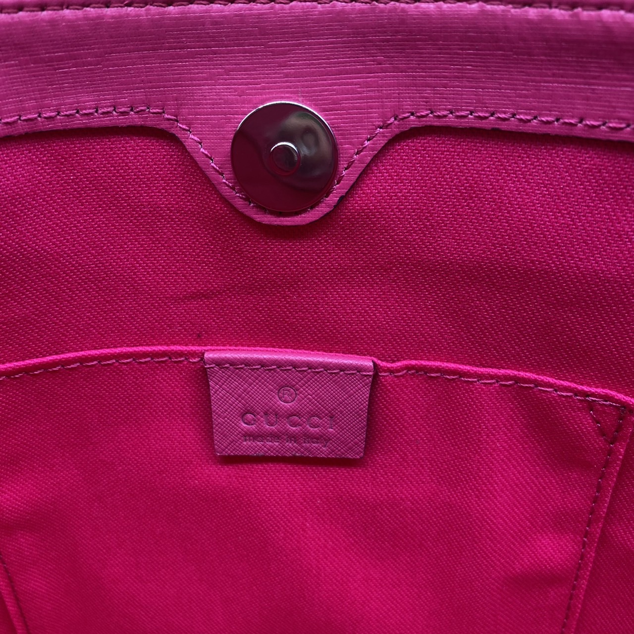 (รวมแบบ) หนังแท้ GUCCI Animal-Friendly Gucci Kid GG Supreme Tote Bag ลายใหม่น่ารักมากเลยค่าา งานหนังแท้ทรงตั้งสวย ขนาดกะทัดรัด จุของได้เยอะ ใช้ได้ทั้งเด็กและผู้ใหญ่ น่ารักมากค่ะ