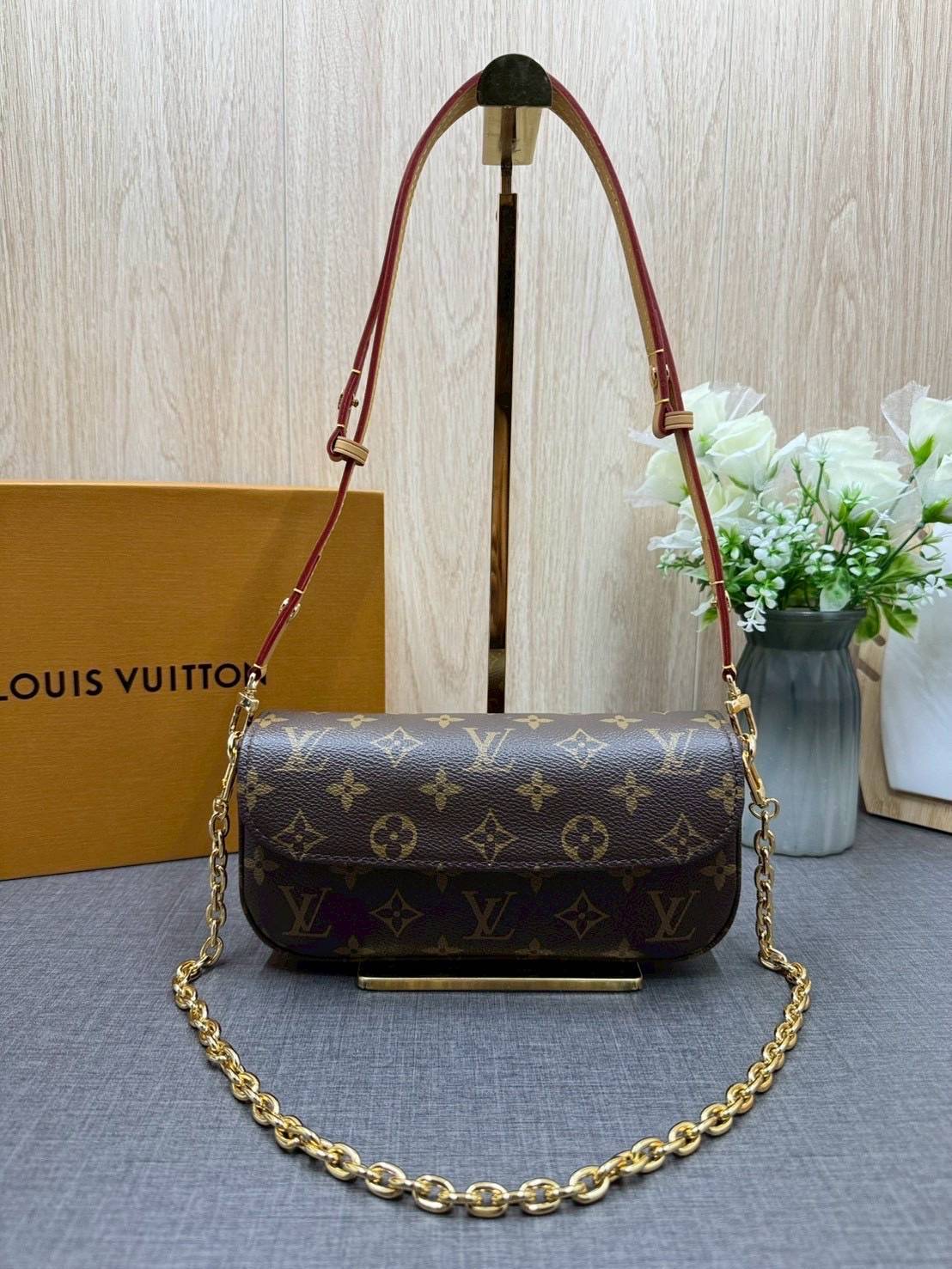ORI หนังแท้ | LV Ivy chain wallet Bag กระเป๋าสะพายใบเล็ก ดีไซน์กระเป๋าสตางค์โซ่ โดดเด่นด้วยลาย Monogram Reverse Canvas เอกลักษณ์ของ Maison มอบลุคใหม่สดใส