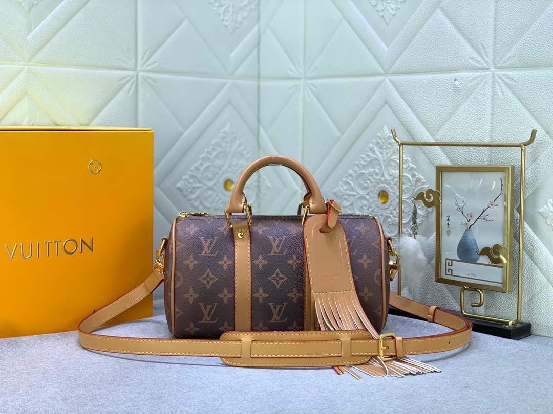 LV Keepall Bandouliere 25 Monogram Canvas กระเป๋าสะพายใบเล็กโมโนแกรม รุ่นใหม่ห้อยพู่ เกรดออริ 1:1 ใช้งานต่างประเทศได้