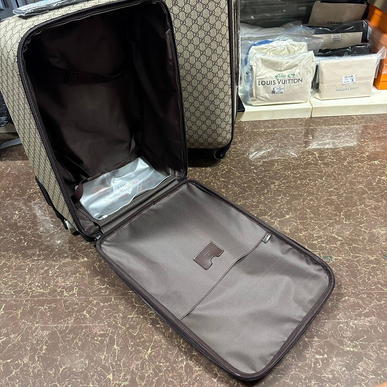 Gucci GG wheel suitcase / GUCCI Luggage / GUCCI Travel Rolling Luggage Suitcase Trolley Wheel Case Bag Unisex กระเป๋าเดินทางล้อลากใบใหญ่ 30 / 26 นิ้ว ภาพถ่ายจากงานขายจริง ใช้งานต่างประเทศได้